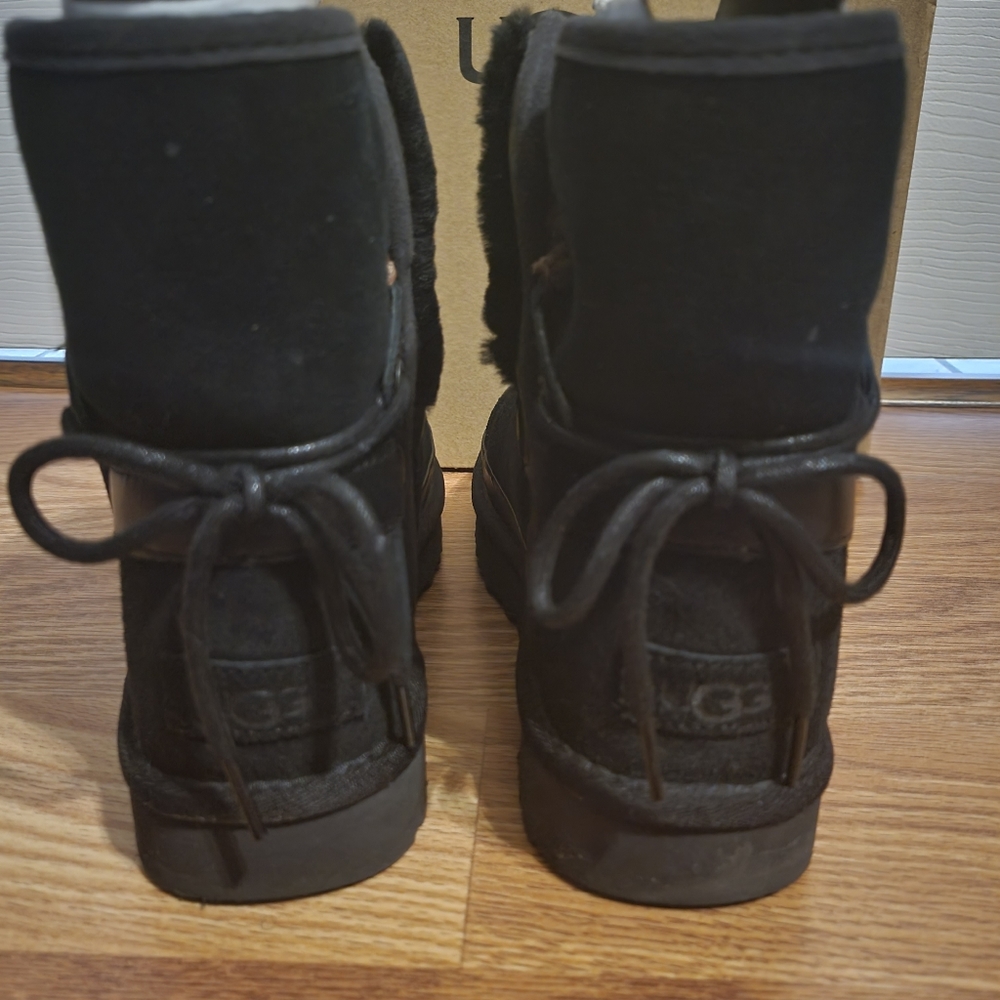 UGGS
